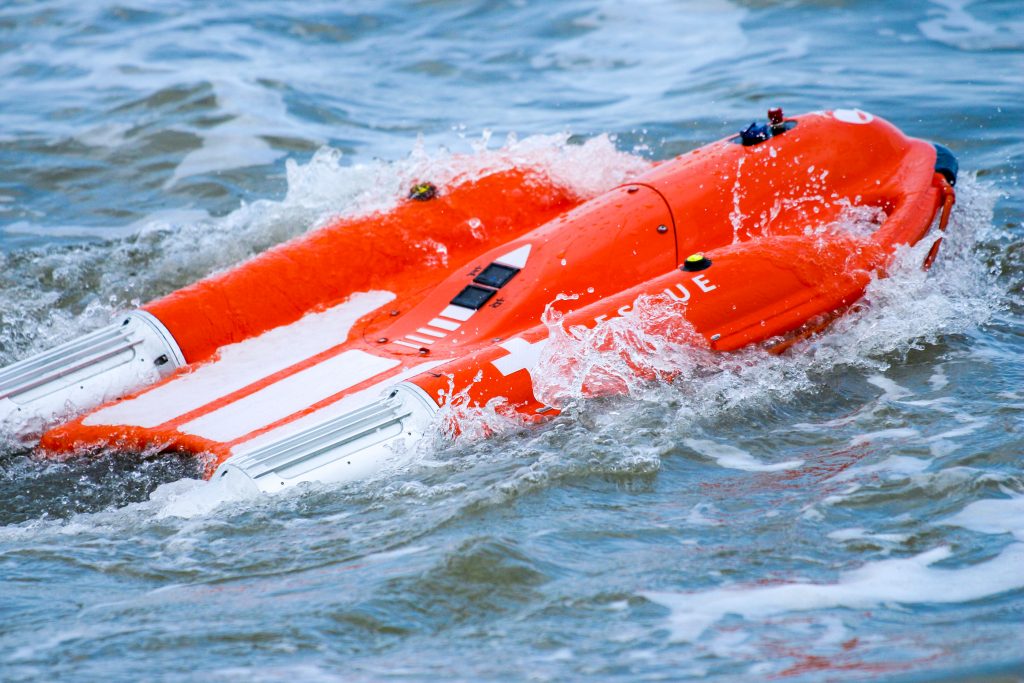 Remote control lifebuoy Dolphin 1 sailing high-speed on the sea