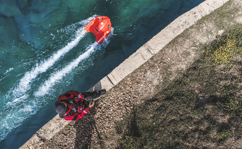 Top view of remote control lifebuoy Dolphin 1