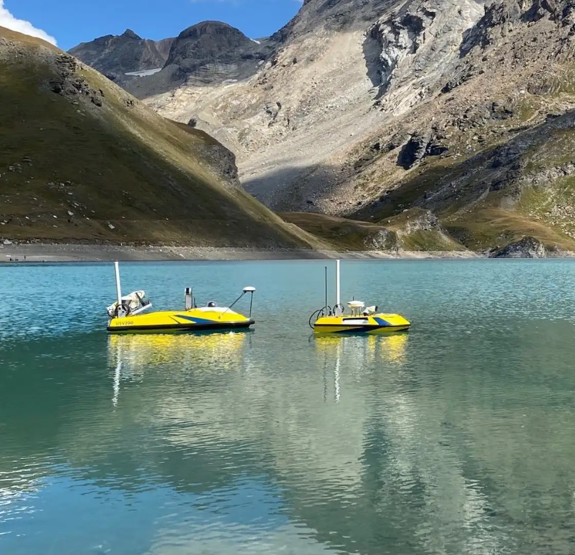sl20 sl40 usv sailing on a lake