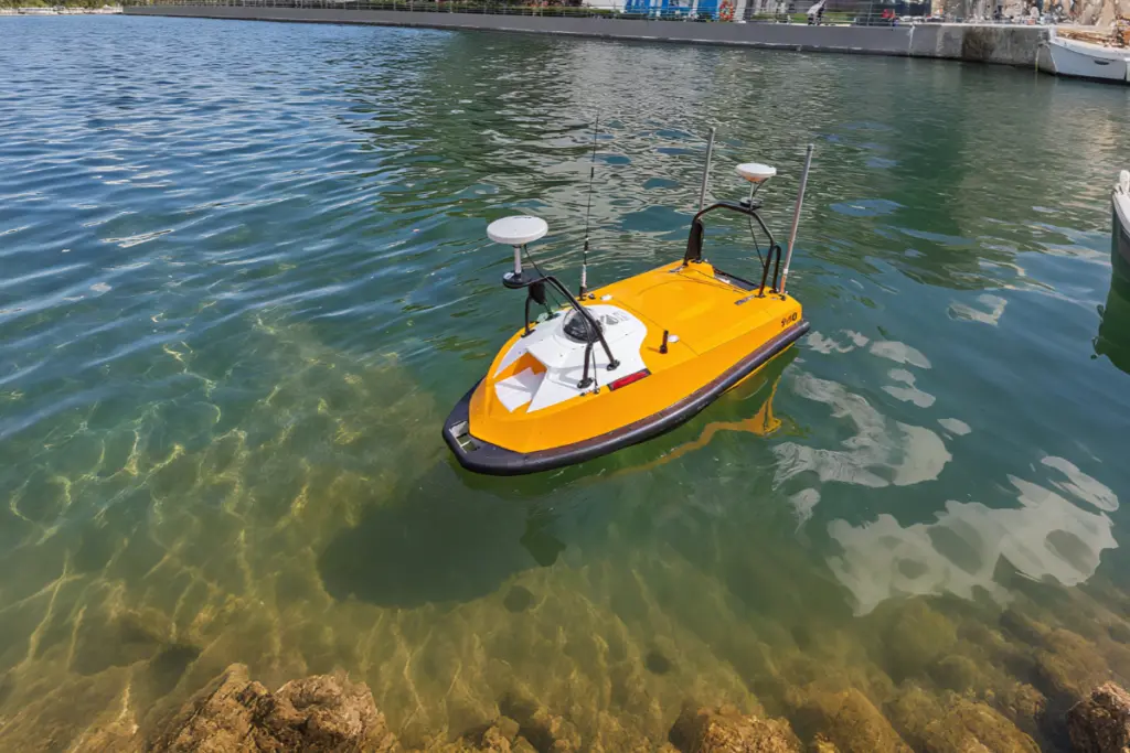 sl40 sailing on shallow water