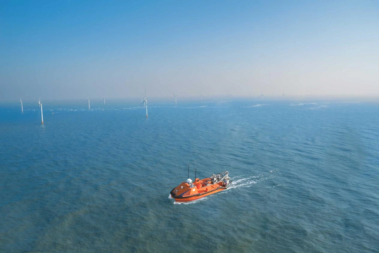 OceanAlpha’s L25 unmanned surface vessel (USV) performs missions in marine environments, including hydrographic surveying, seafloor mapping, geophysical exploration, dynamic ocean observation, and offshore infrastructure inspection.